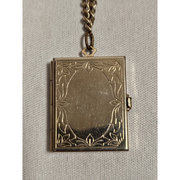 Cameo Four Picture Gold Tone Decorative Locket - Spring Loaded - Vintage - Picture 2 of 15